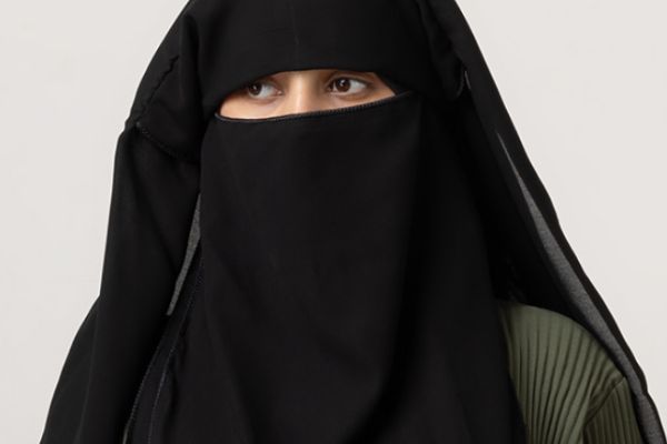 Dubai Jilbab mit Rock Schwarz und Kamel: Stilvolle Kombination für Alltag und Anlässe