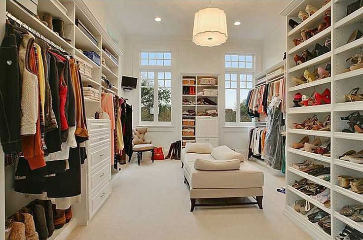 Creating a Functional Walk-In Closet Layout