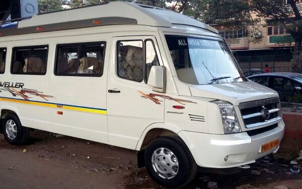 9 Seater Force Urbania Hire